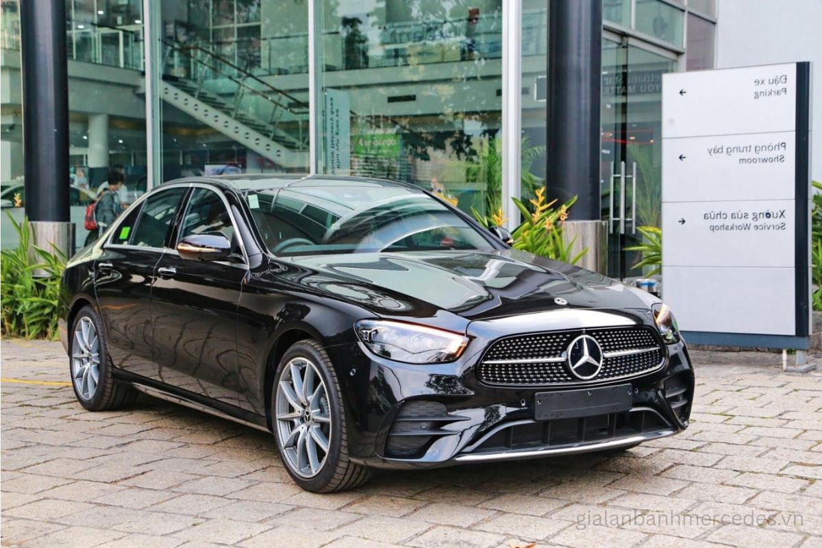 Mercedes E300 AMG 2025 – thiết kế AMG thể thao sang trọng