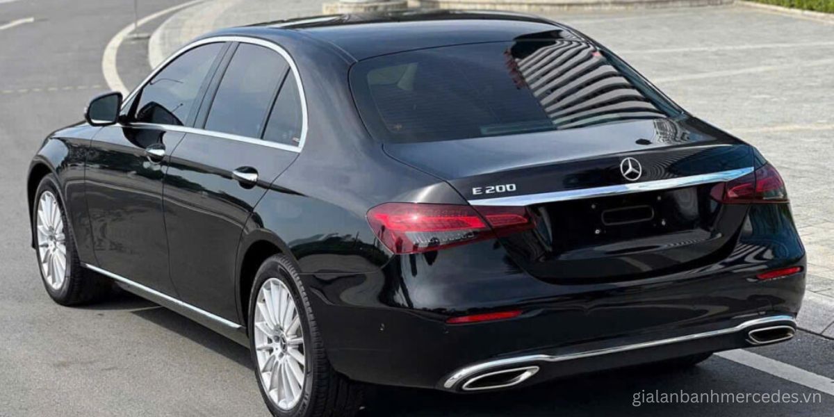 Hình ảnh đuôi xe Mercedes E200
