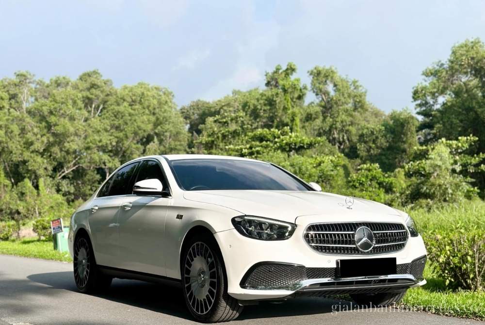 Mercedes E180 vận hành tiết kiệm nhiên liệu trên cao tốc