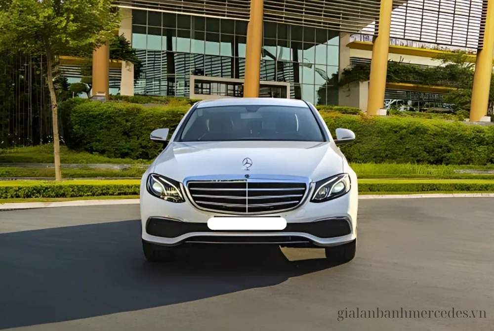 Mercedes E200 vận hành trên cao tốc – đánh giá khả năng tiết kiệm xăng thực tế