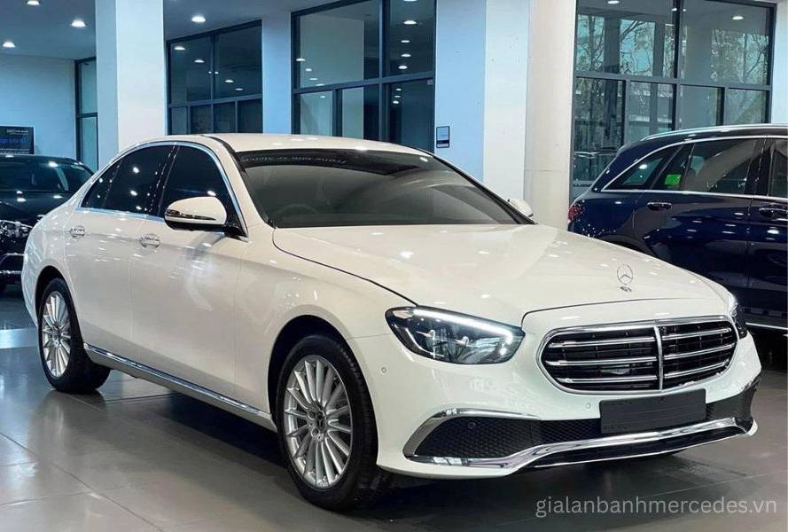 Hình ảnh tổng quan Mercedes E200