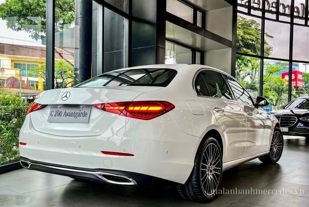 Hình ảnh đuôi xe C200