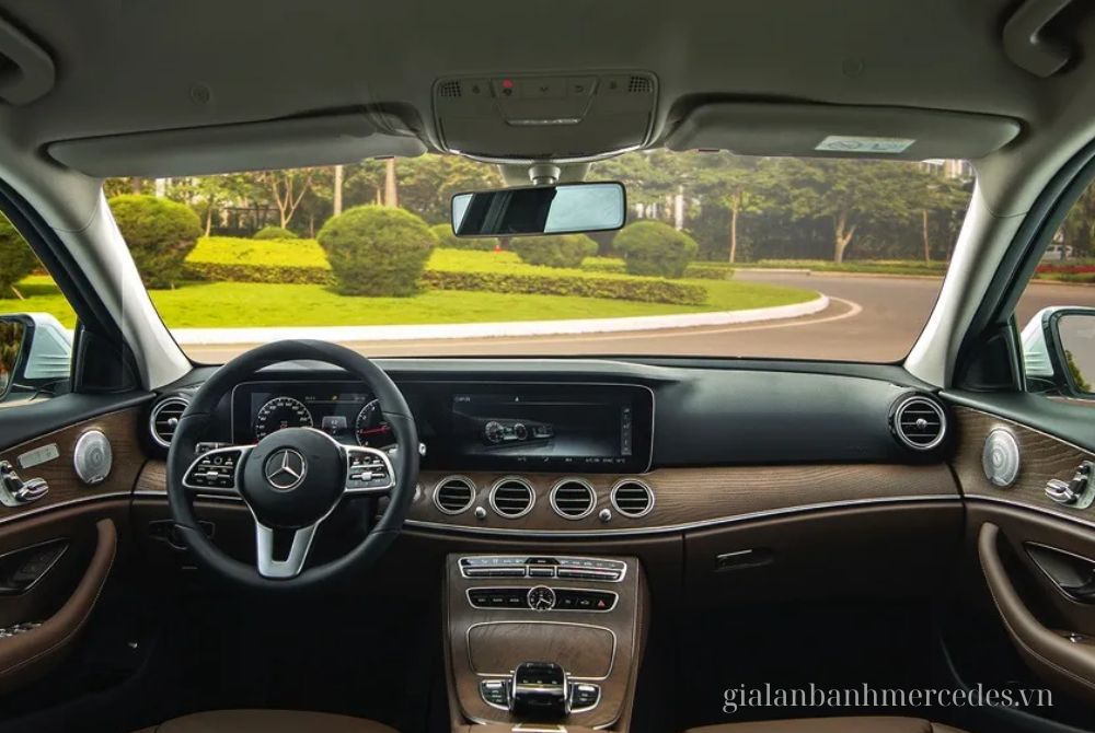 Hình ảnh nội thất E200 2022