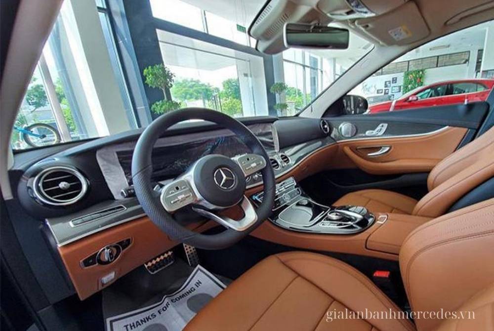 Hình ảnh nội thất E300 AMG 2020