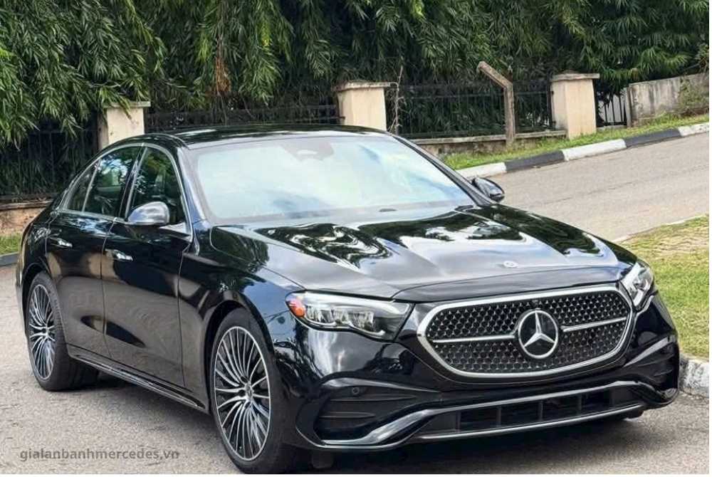 Mercedes-Benz E300 2025