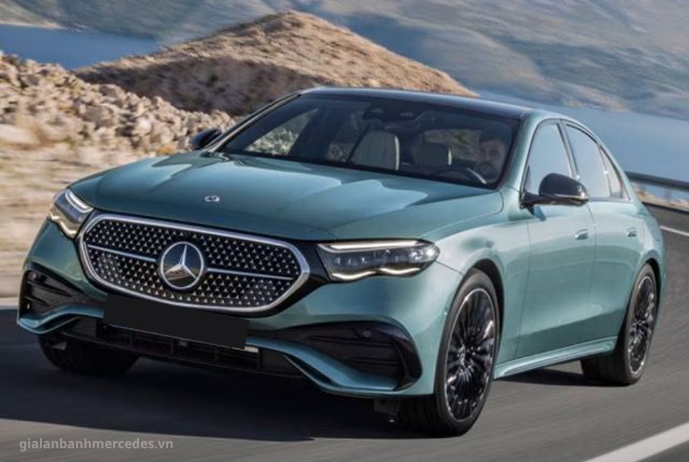 Phía trước xe E300 2025