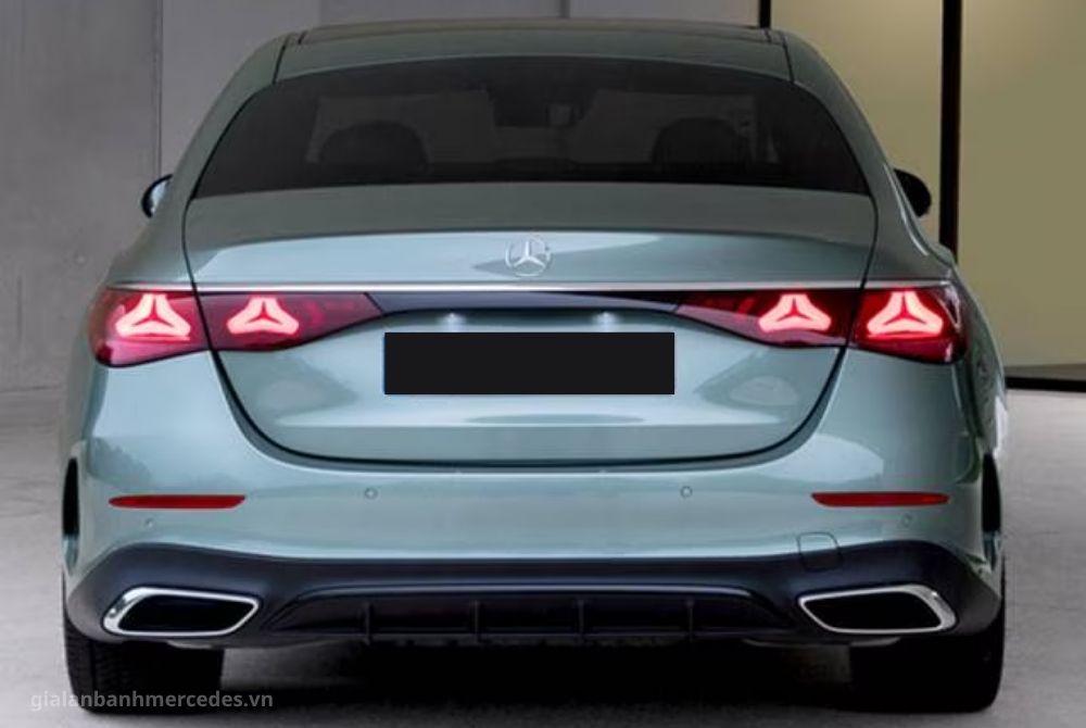 Phía sau xe E300 2025