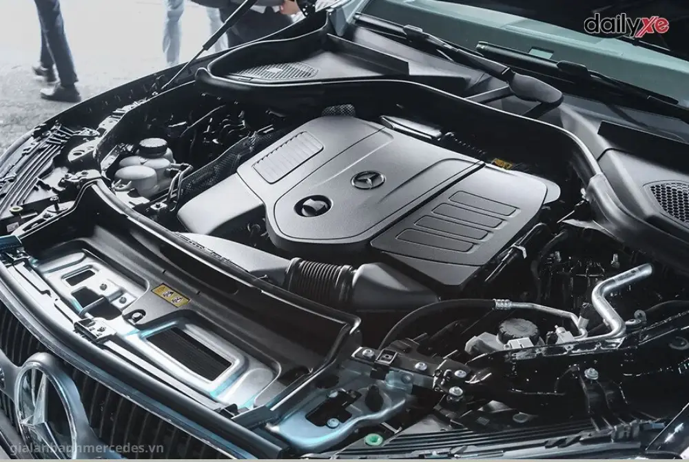 GLC 200 Vin màu đen 2025 động cơ
