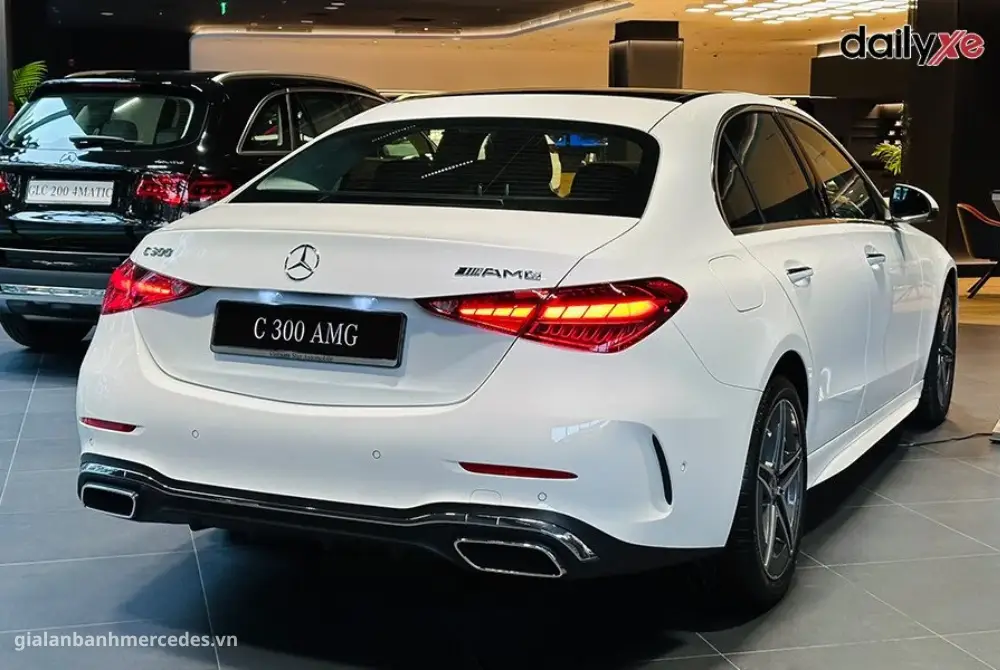chi tiết ngoại thất mercedes c300 amg
