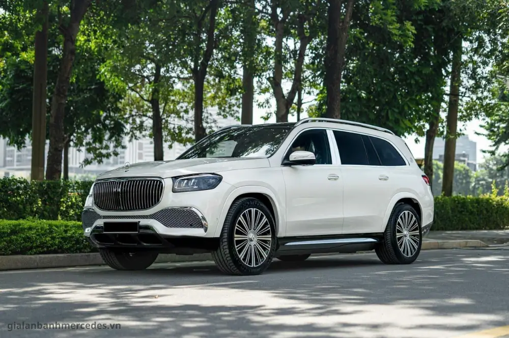 Maybach GLS 480 màu đen sang trọng năm 2025