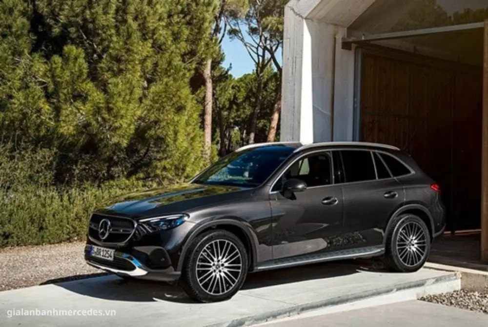 Mercedes GLC 300 AMG Line 2025 phong cách thể thao