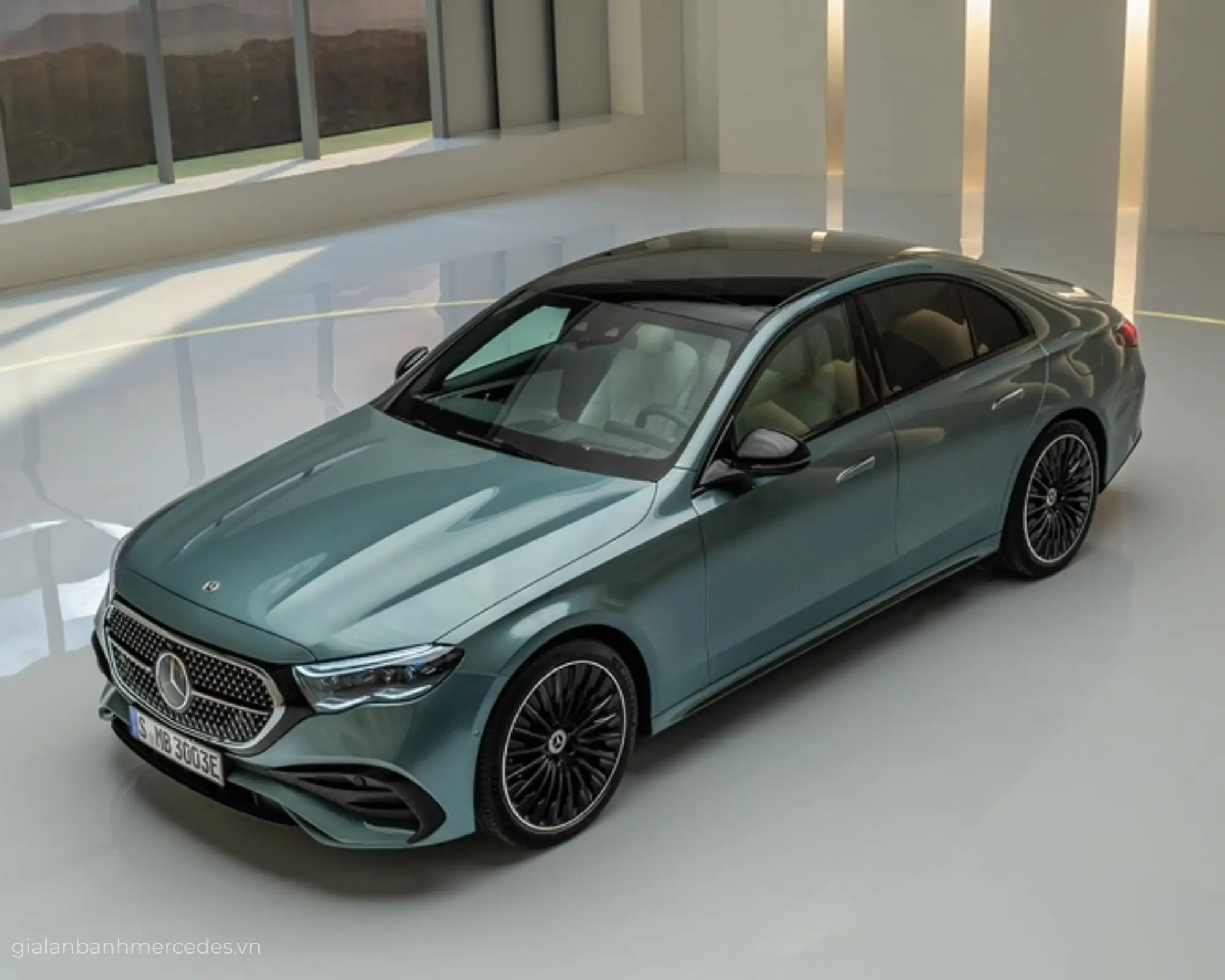Mercedes-Benz E-Class 2025 ra mắt tại Việt Nam
