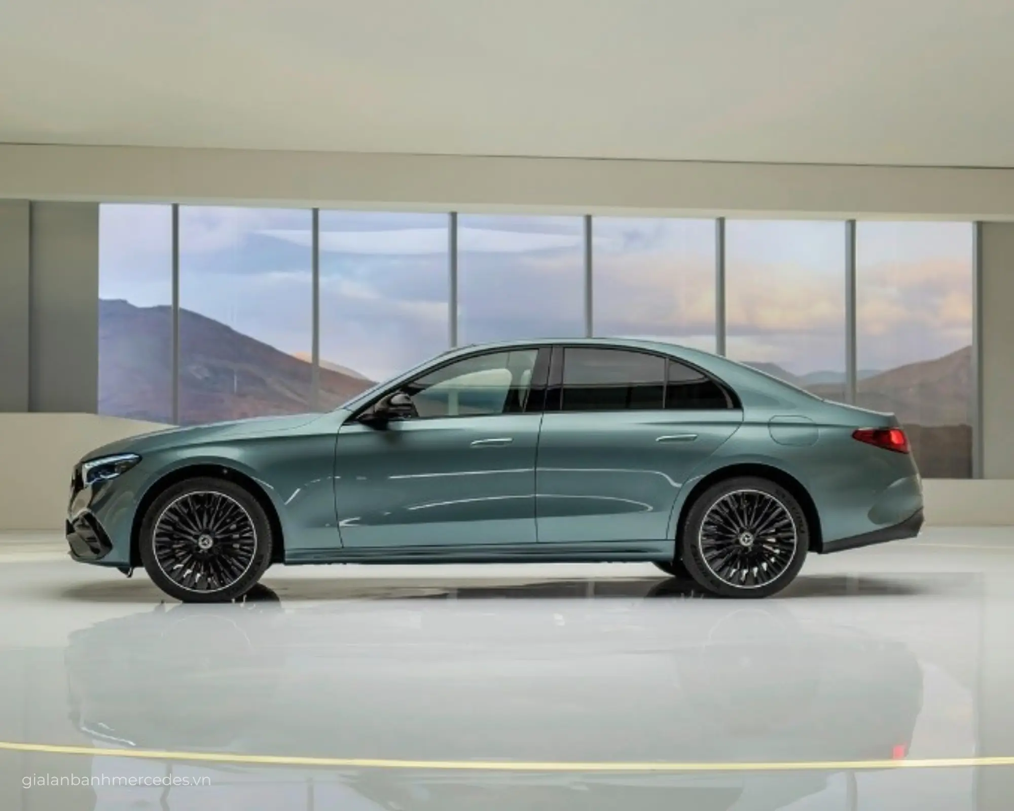 Trải nghiệm lái Mercedes-Benz E-Class 2025